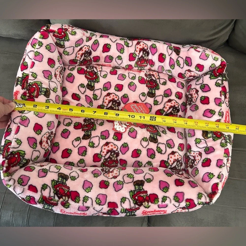 Strawberry Shortcake Pet Bed - Picture 3 of 5